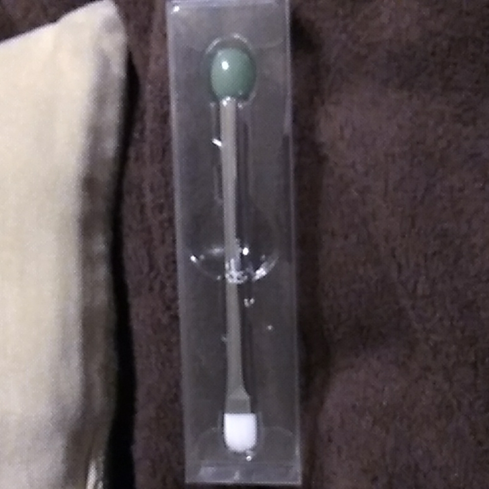 It Cosmetics Heavenly Skin 2 - in - 1 Tap & Smooth Brush